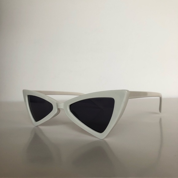Retro Triangle Bow Tie Frame Cat Eye Sunglasses - Picture 2 of 5